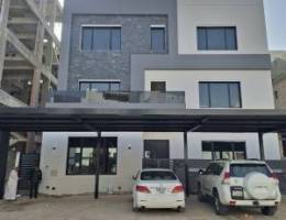  للايجار دور اول بجنوب عبدالله المبارك ٤غرف صاله ٥حمام مطبخ غ خ غ غ 