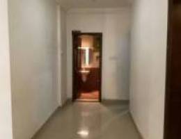  للأجار شقه صغيره للمعاريس3غرف وحامين وصاله ومطبخ ومصعد وتكيف وموقفين 