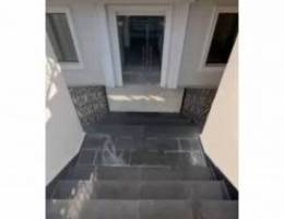  يوجد لدينا مخزن مساحه  ٧ في ١٤ / والثاني ٧ في  ٥ مدخل خاص 