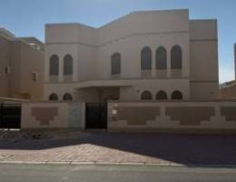  للإيجار بيت في مدينة صباح الأحمد في قطعة 1ويوجد لدينا شقتين تشطيب جديد 