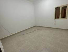  للايجار دور في العارضيه يتكون من غرفك ماستر وغرفتين مع حمام مشترك 