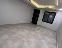  للإيجار  شقه ارضيه مدخل خاص ثلاث غرف نوم وحده ماستر 