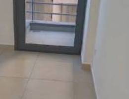  شقة تجاري وشقة سكني 