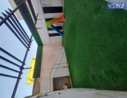  ارضي ساقط مع حديقة خارجية 