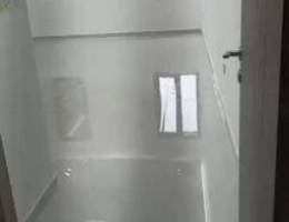  شقه للايجار المطلاع n12 ثلاث غرف وغرفة خاد واربع حمامات وصاله كويتيين 