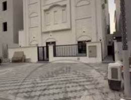  قسيمة للإيجار أرضي معزول + ٥ شقق 