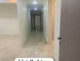  شقة أرضية ٣ غرف وحمامين ومطبخ  وصالة وموقف سيارتين من المالك مباشر 