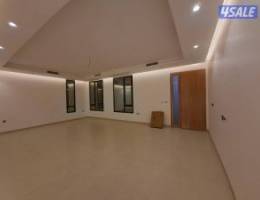  دور ارضي في ابو فطيره اول ساكن ٤ غرف ماستر مواقف متوفره 