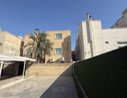  بيت للإيجار بالكامل بطن وظهر وحديقة 30 متر 