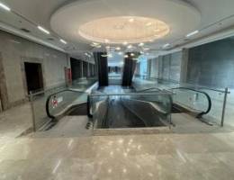  محلات بموقع متميز بمجمع لاجونا مول مساحات مختلفه 