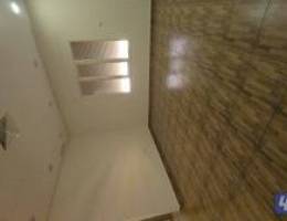  للإيجار شقه ٣ غرف و صاله ودورتين مياه و مطبخ مجهز 