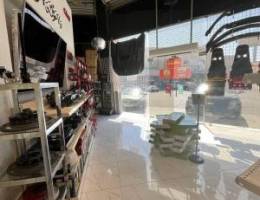  محل تجاري مع سندرة للإيجار في الشويخ 