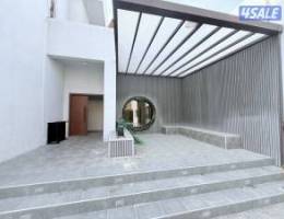  للإيجار فيلا في ابو الحصانية حديقة مع ديوانيه مع حمام سباحة 