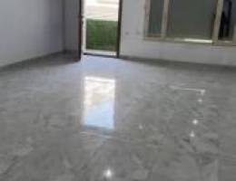  للإيجار شقه فاخره ٣ غرف و٣ حمام وغرفه خاد مطبخ وصاله كبيره بجوار جمعية 