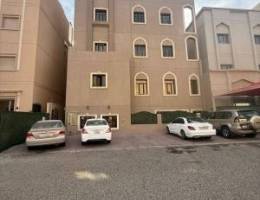  للايجار شقتين فى سعدالعبدالله ق٩  وقطعه ٣ 