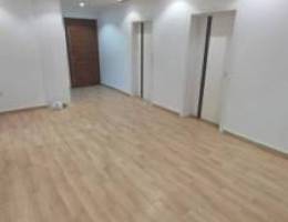  شقه للايجار في جابر الاحمد قطعة 5 غرفه٣ وصاله ومطبخ وغرفة مساعد محزن 