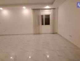  للايجار شقة في غرب عبدالله المبارك 