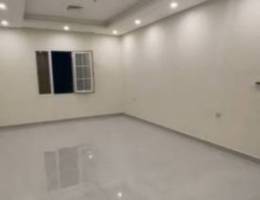  شقه مع رووف كبير مميزه للإيجار بجنوب عبد الله المبارك 