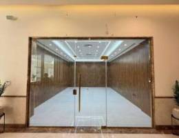  محل للايجار في مجمع راقي وموقع مميز من المالك مباشرة بدون خلو 