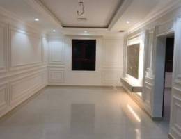  للإيجار شقة مكونه من ثلاث غرف وحمامين وحده من الغرف ماستر 