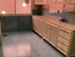  ثلاث غرف 2 حمام مطبخ صاله كبيره 2 موقف سياره تكييف مركزي 