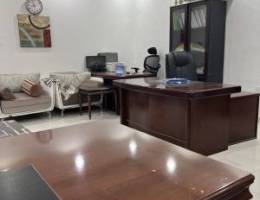  لإيجار مكتب مساحه (٣٢)متر مقسم يصلح لشركات تجاريه 