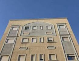  شقه ٣ غرف صاله كبيره ٣ حمامات غرف عامل٢ 