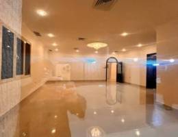  فيلا للإيجار في بيان  ٣ صالات وخمس غرف 