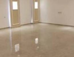  للاجار شقة ارضية مع حوش كبير 