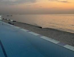  خلو شقة بمنتجع خاص على البحر في المنقف على الطريق الساحلي 