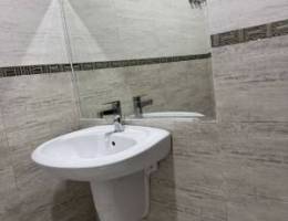  للايجار ملحق يتكون من غرفه ماستر كبيره + غرفه ماستر صغيره + مطبخ 