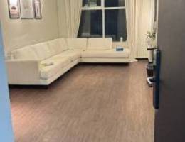  للايجار شقة في المهبولة (٣ غرف اثنين ماستر - ٤ حمامات وصالة ومطبخ) 