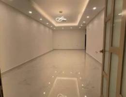  للايجار شقه في الشهداء مع حوش 