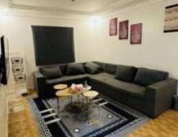  شقه للإيجار حولي شيء مرتب و نظيف فاضي وخلو مساحات كبيرة استلام فوري 