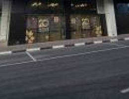  للإيجار محل فرصه ممتازه  مساحة وسعر موقع ومجمع مشهور في الشويخ 