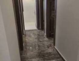  للإيجار شقتين في نفس الدور كل شقة تتكون صالة وحمام ومطبخ وثلاث غرف وما 