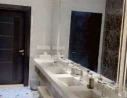  من المالك شقه ثلاث غرف وصاله كبيره ومطبخ مجهز المطلاع موقع مميز قريب 