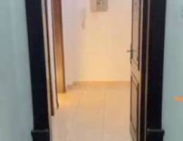  ثلاث غرف منها غرفه ماستر وحمام ومطبخ وصاله وغرفه وحمام شغال ه 