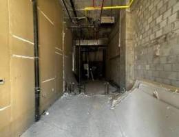  محل تجاري مع فترة سماح للإيجار في الشرق 