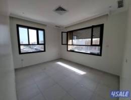  شقة في الصديق ق ٣ نظيفة ومرتبة من 3  غرف ٣ حمام موقفين  صالة مطبخ 