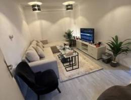  يوجد لدينا شقق الايجار غرفة وصالة ومطبخ وحمام خلو وفاضي الاستلام فوري 