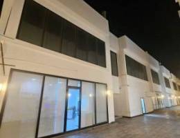  محل وطابق في شارع الكهرباء في أسواق القرين بناية جديدة 