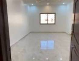  للايجار دور اول درج 4 غرف ومطبخ 4/5 وبلكونه 3/4 و3 حمامات 