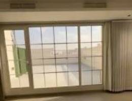  شقه في خيطان راقية مع روف ق١ بروحها في الدور 