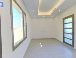  شقة راقية في الصديق مساحة ٨٠ متر مربع بالاضافة الى رووف 