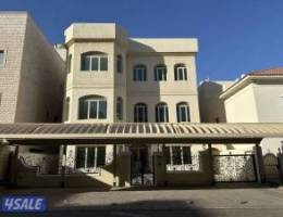  بيت للأجار متكون من ثلاث أدوار المساحة ٤٠٠ متر 