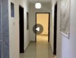  شقه نص دور كبيره ٥ غ وصاله ومطبخ وحمامين عايله 