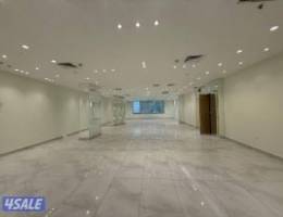  متوفر دور تجاري في برج كتير راقي بموقع متميز بشرق مساحة ٣٠٥ 