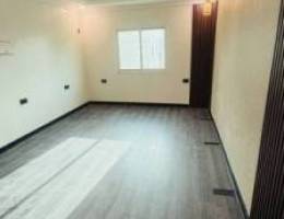  شقه للايجار بحولي غرفه وصاله وحمام ومطبخ مساحات كبيره 