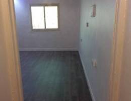  شقه للايجار بحولي غرفه وصاله وحمام ومطبخ 